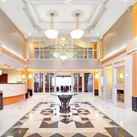 Holiday Inn Express Calgary South By Ihg Экстерьер фото