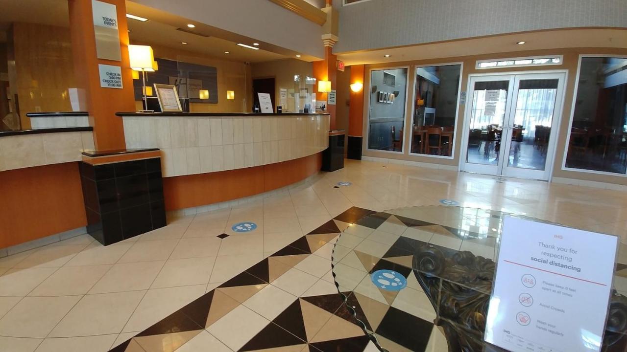 Holiday Inn Express Calgary South By Ihg Экстерьер фото