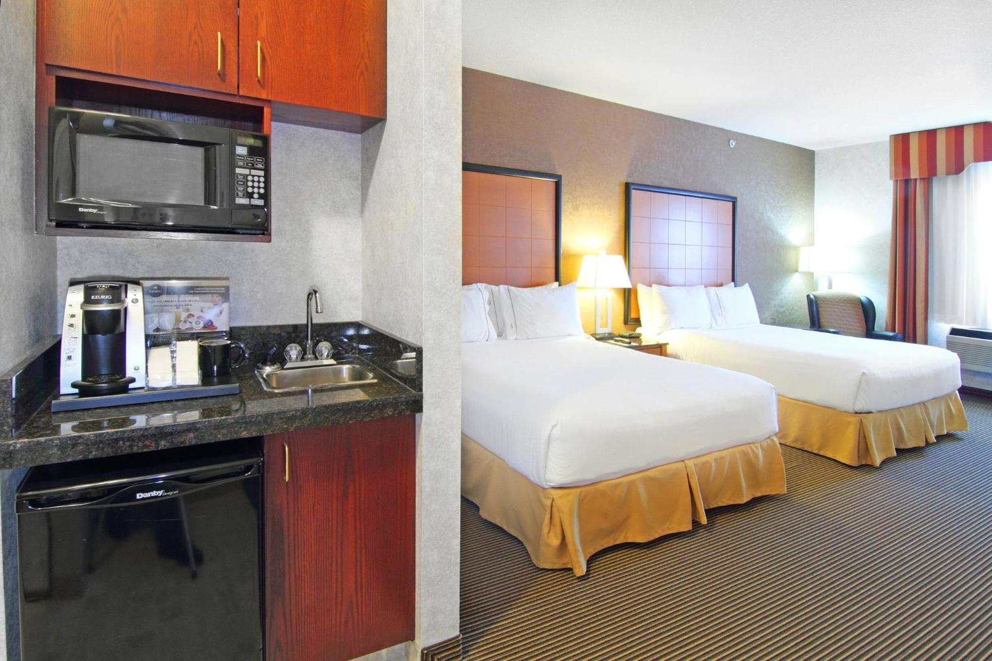 Holiday Inn Express Calgary South By Ihg Экстерьер фото
