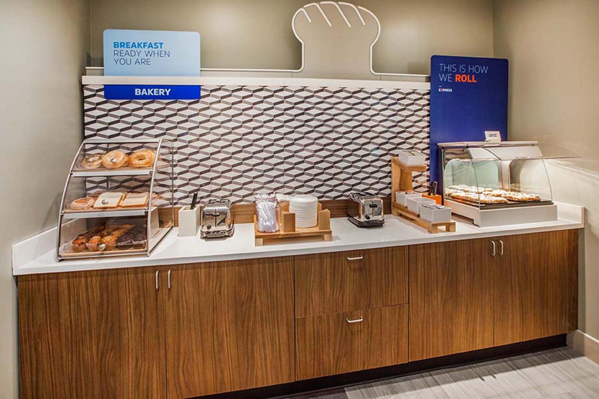 Holiday Inn Express Calgary South By Ihg Экстерьер фото