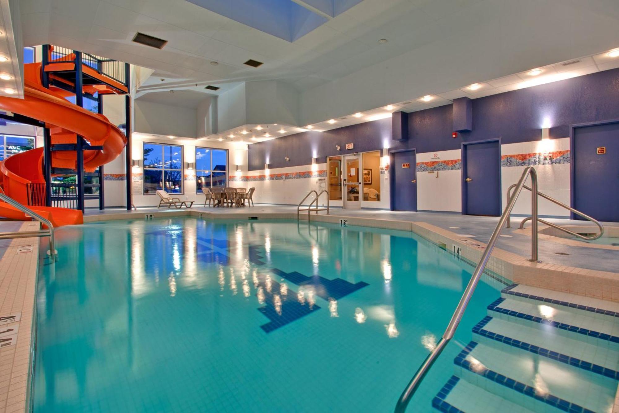 Holiday Inn Express Calgary South By Ihg Экстерьер фото