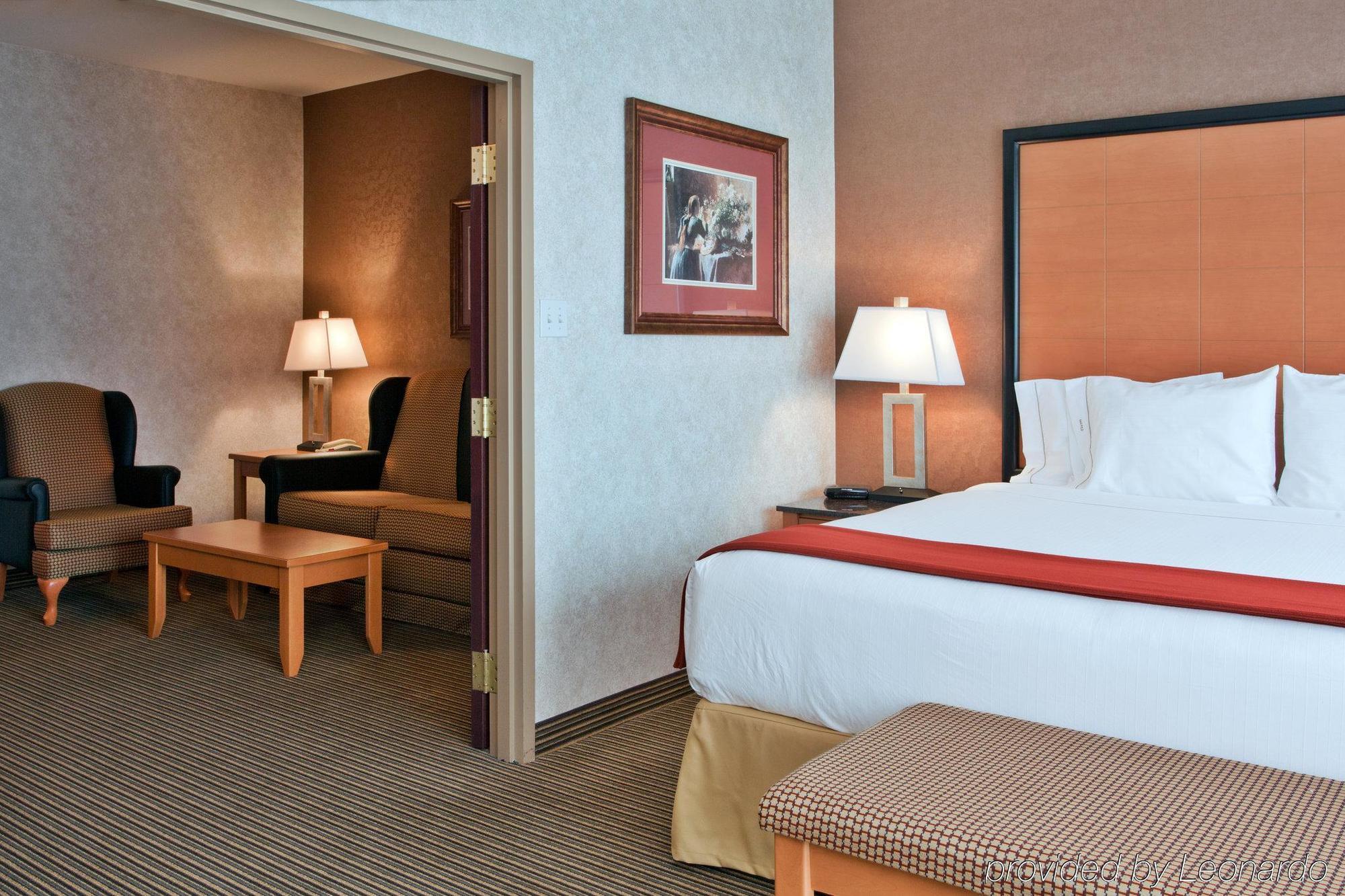 Holiday Inn Express Calgary South By Ihg Экстерьер фото