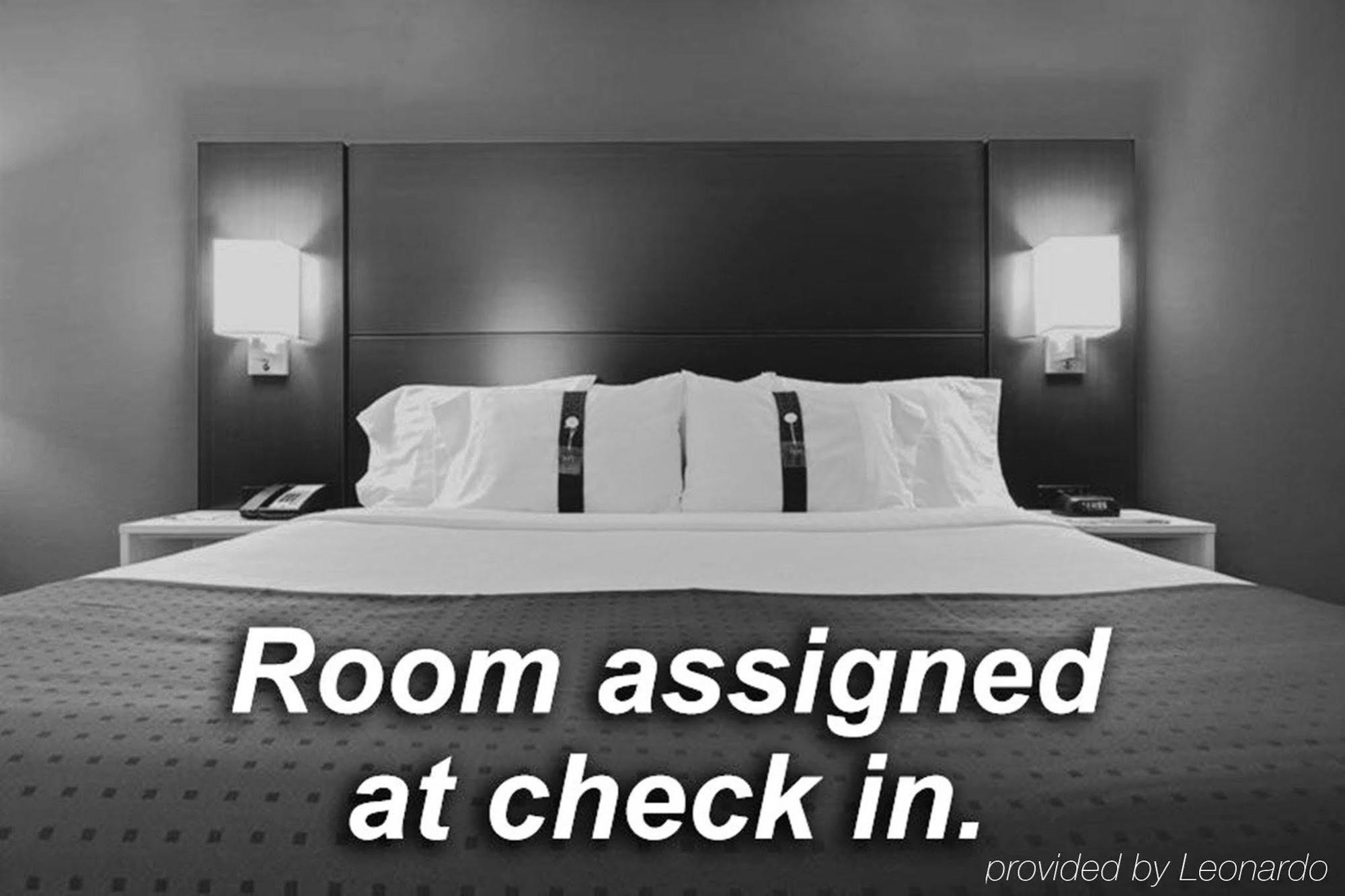 Holiday Inn Express Calgary South By Ihg Экстерьер фото