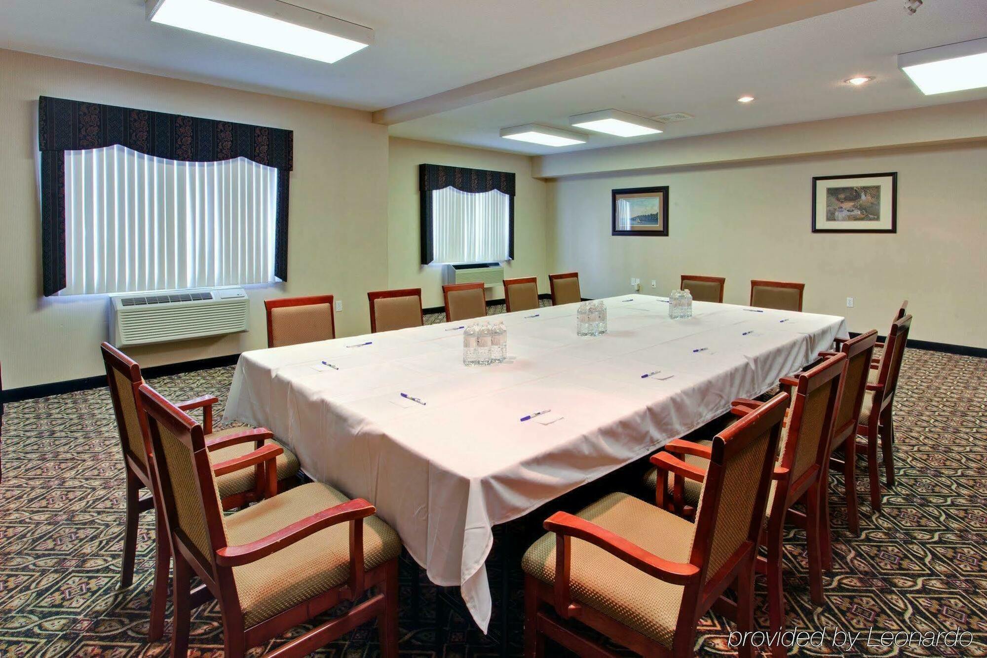 Holiday Inn Express Calgary South By Ihg Экстерьер фото
