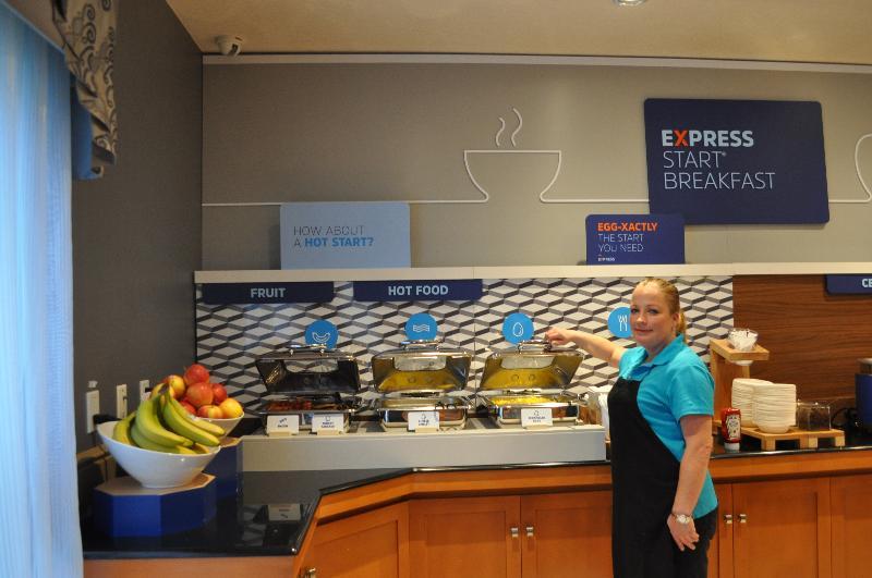 Holiday Inn Express Calgary South By Ihg Экстерьер фото